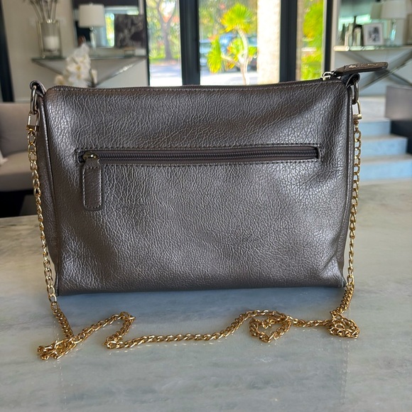 Nicole Miller crossbody/clutch bag.  Gold chain is removable - Picture 3 of 8